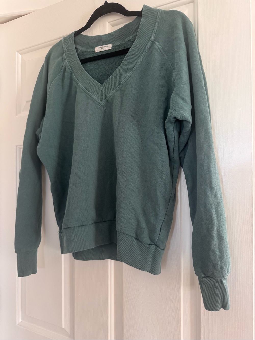 Perfect White Tee V-Neck Pullover Sweatshirt in deep teal size small runs s/m